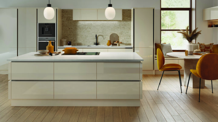 cream gloss kitchen doors